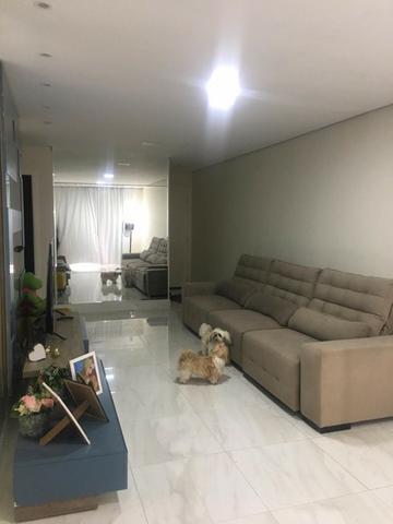 Casa térrea com moveis planejados, piso porcelanato, ar condicionado! - Foto 4