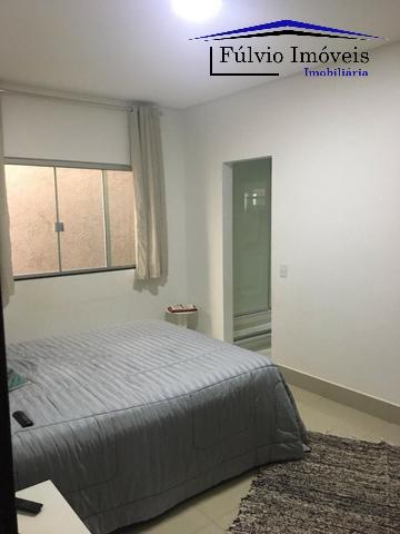 Excelente casa com 3 quartos, todos suítes, pé direito duplo e completa em armário! Única! - Foto 5