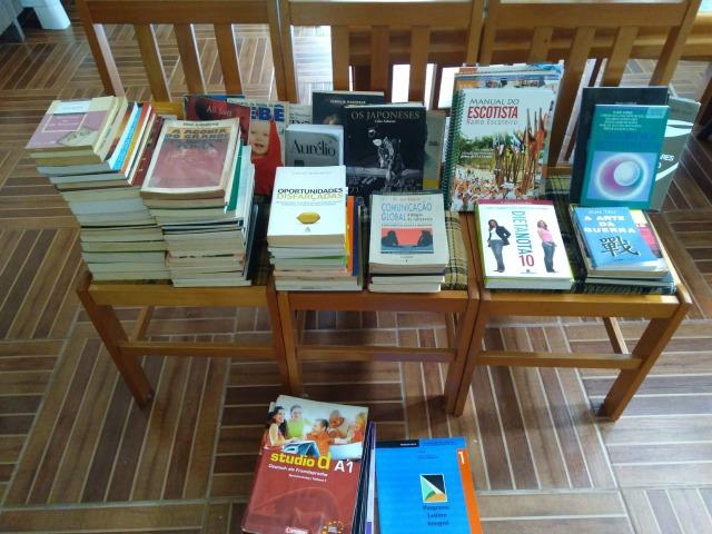 Lote de livros, tá diminuindo.