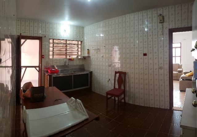 Casa Térrea em ótima localização no centro - Foto 2