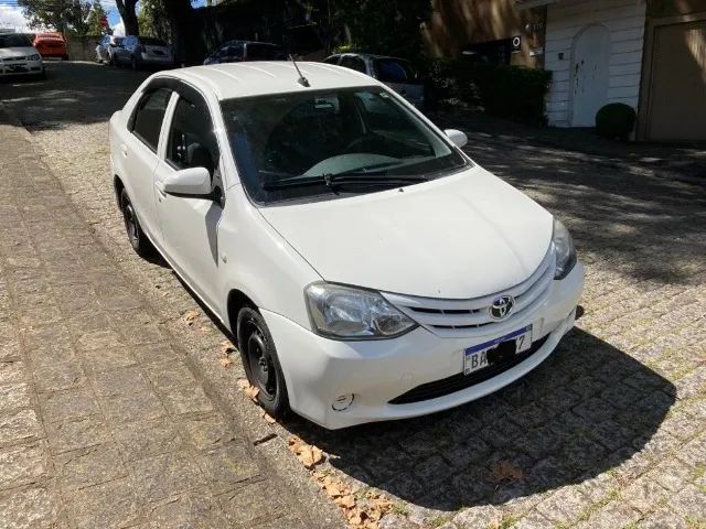 Etios Sedan 1.5 - Modelo 2017 - Abaixo da Fipe