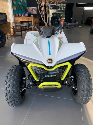 Quadriciclo infantil cforce EV110 100% elétrico 2022