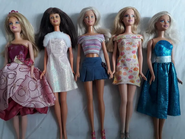 Coleção Barbies - Lote ou individual - Barbie sereia, Barbie escola de  princesas, super power, princesa - Escorrega o Preço