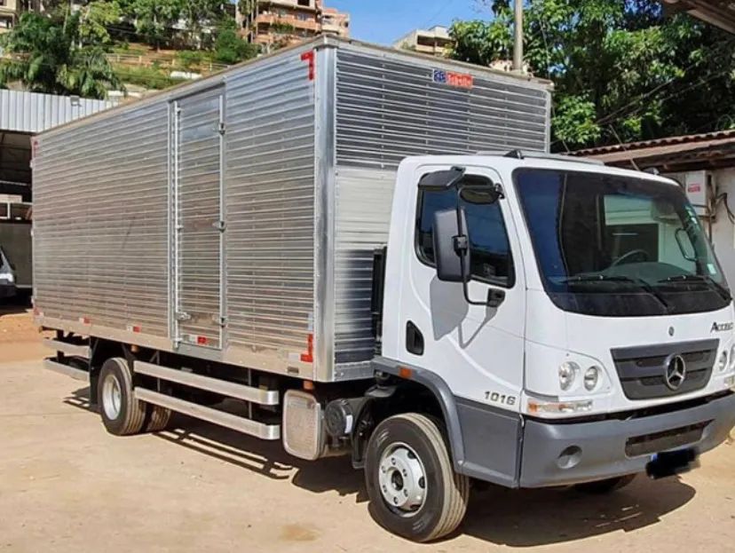 Mb Accelo 1016 bau ano 2016 