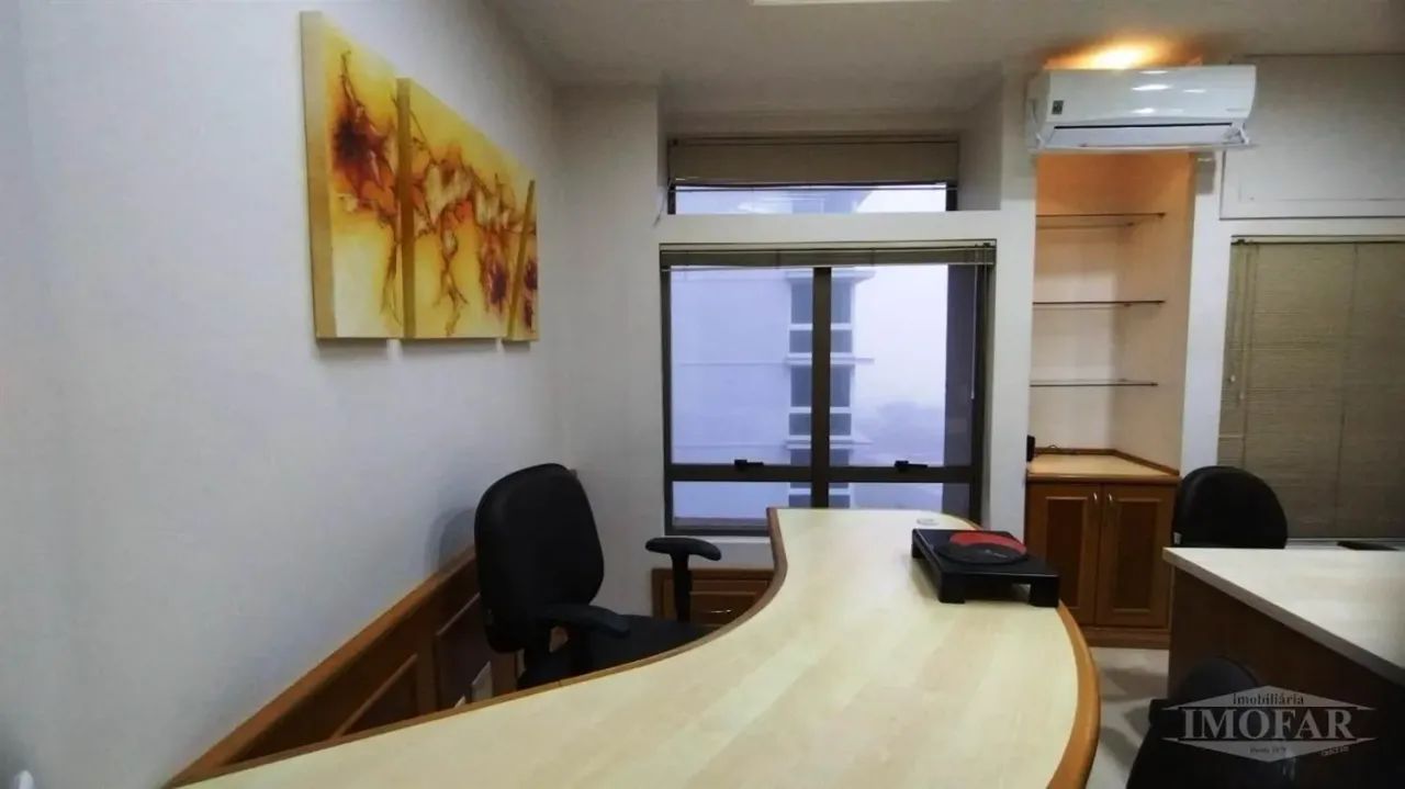 Excelente Sala Comercial dividida em 3 escritórios, conta também com; recepção, copa/cozin - Foto 4