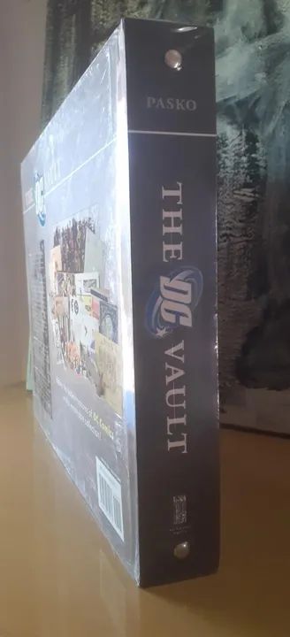 LIVRO The DC Vault (DC/RUNNING PRESS) - Foto 3