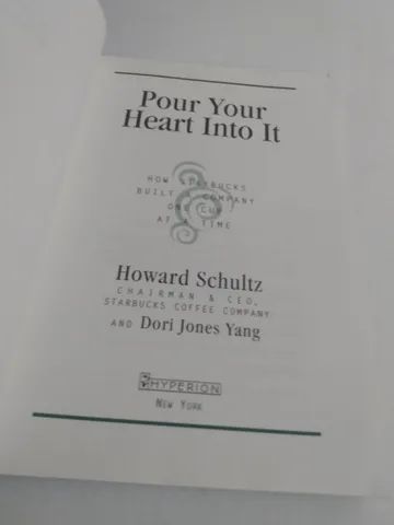 <br>Livro Pour Your Heart Into It: How Starbucks Built a Company One Cup at a Time - Foto 4