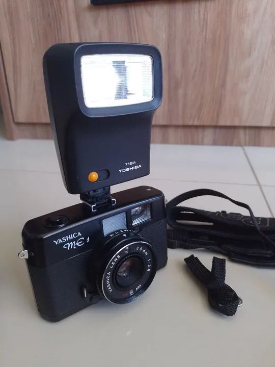 Câmera Analógica Yashica  ME 1