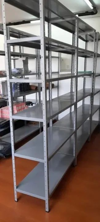 Prateleiras usadas reforçadas 