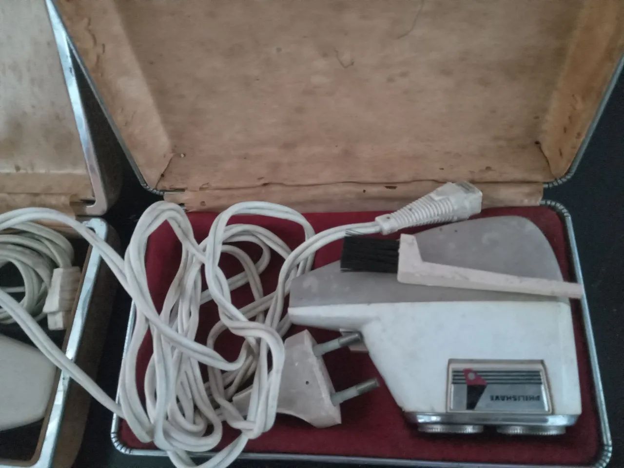 2 Antigos aparelhos de barbear, Remington e  Philishave , LEIA O ANÚNCIO - Foto 2