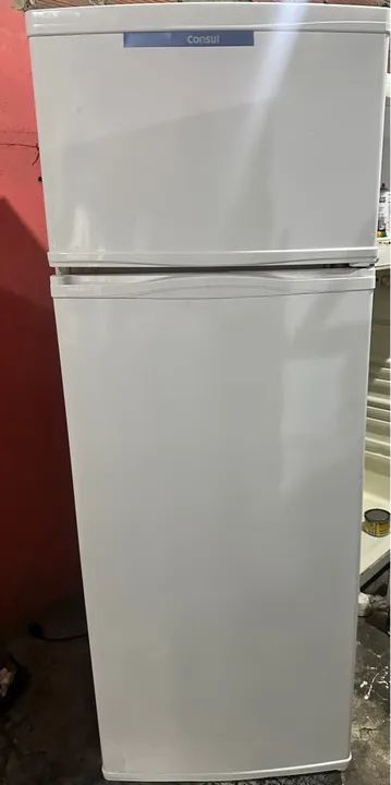 Geladeira PEQUENA  USADA FUNCIONANDO NORMALMENTE - Foto 2