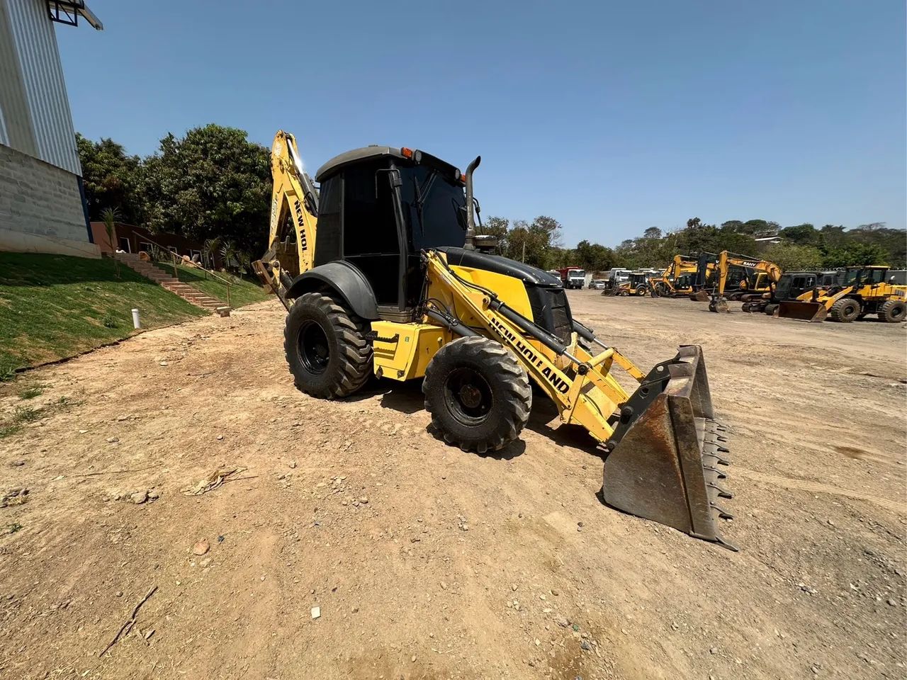Retroescavadeira New Holland B95 2018 4X4 