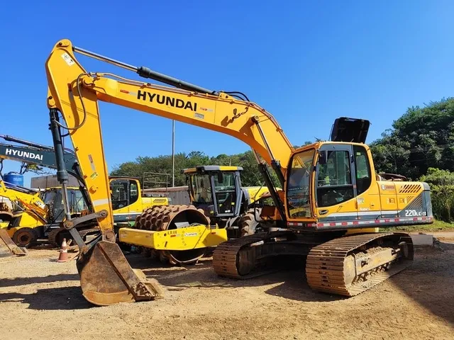 ESCAVADEIRA HYNDAI R220 LC9