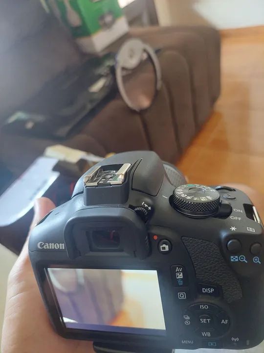 CAMERA CANON EOS 2000D - Foto 2