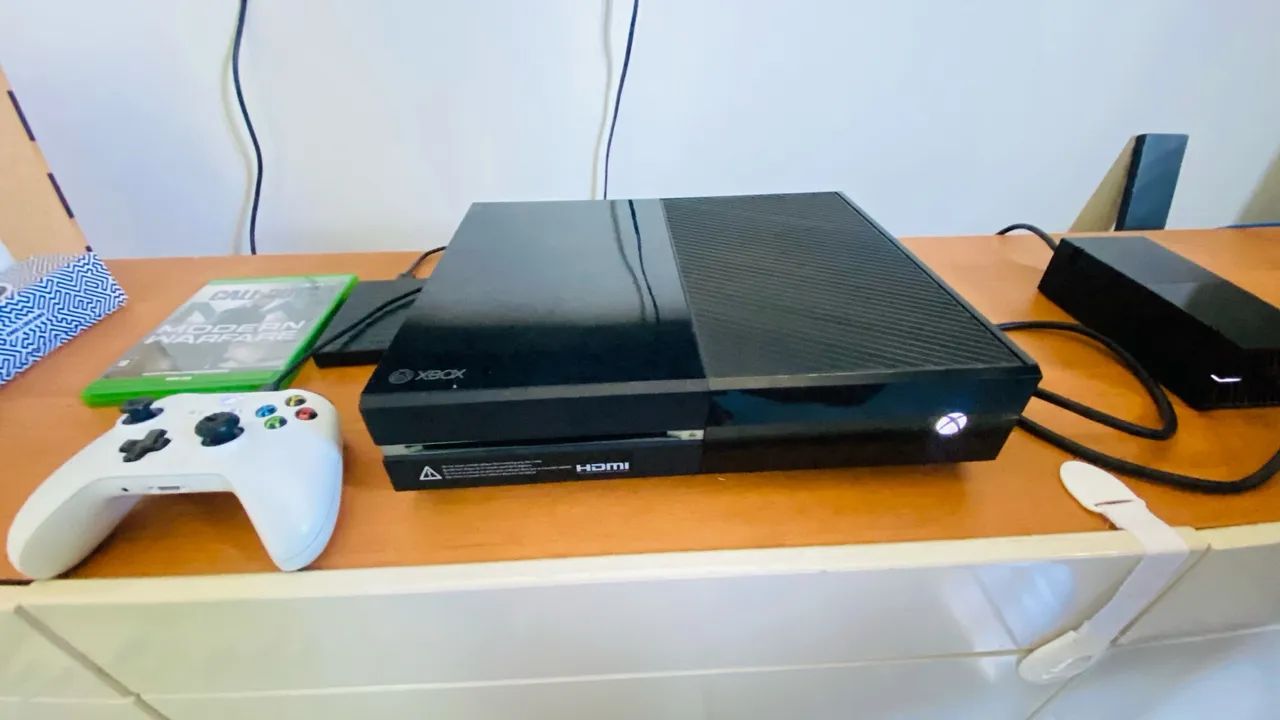 Xbox One 500GB - Console e Jogo Modern Warfare