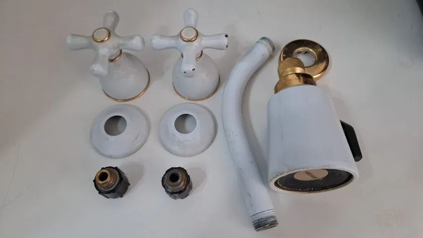Fabrimar Verano Shower Kit (1999), White and Gold