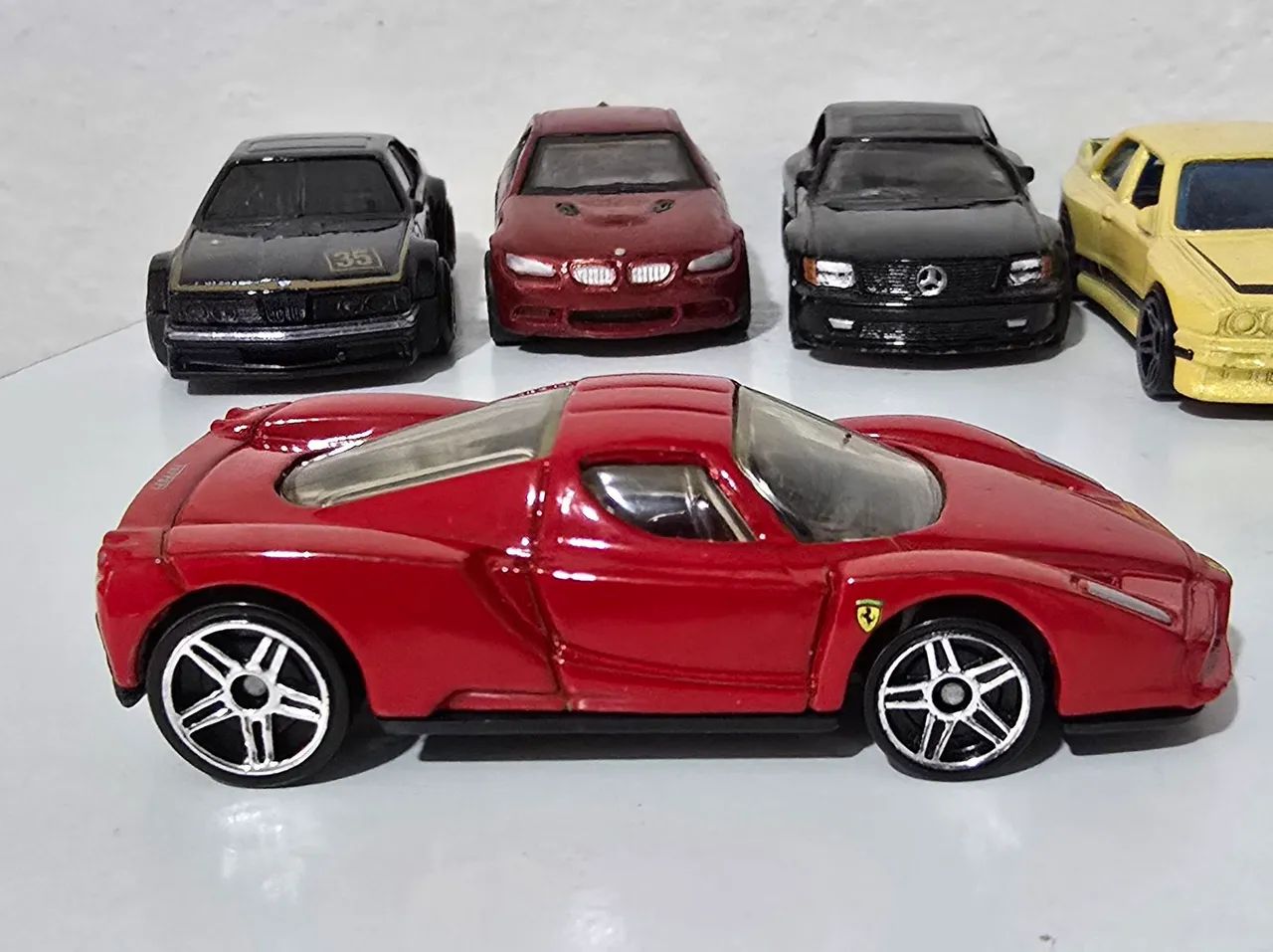 Vendo hot wheels Ferrari Enzo  - Foto 4