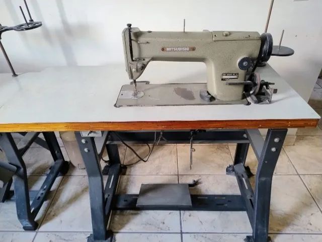 Máquinas de costura , são duas máquinas , uma Reta e uma Overloque, estão funcionando . - Foto 4
