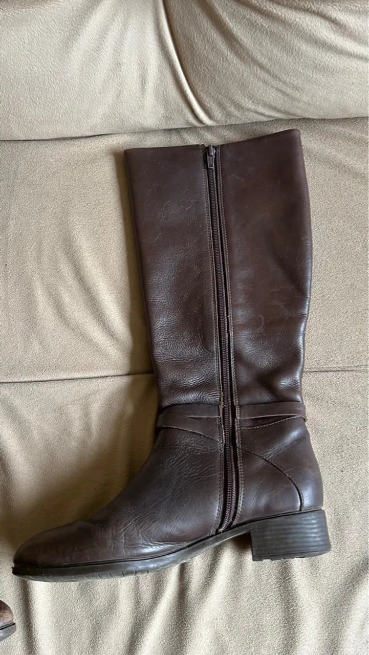 Bota de Couro Marrom Cano Longo