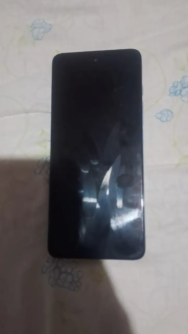 Não está trincado, travando, aparelho todo original de fábrica! Também troco!
