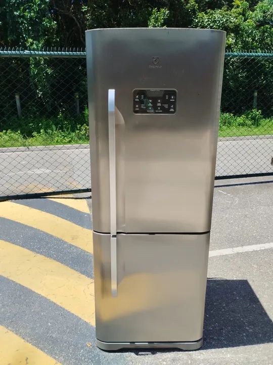 Geladeira Inverse inox 542 Electrolux 
