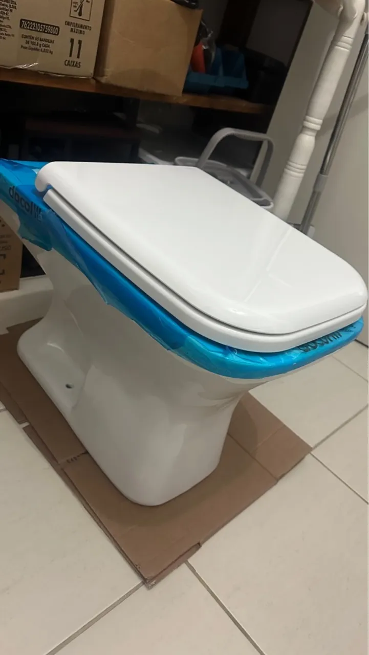 Kit Vaso Sanitário Convencional Com Assento E Itens De Instalação Docol