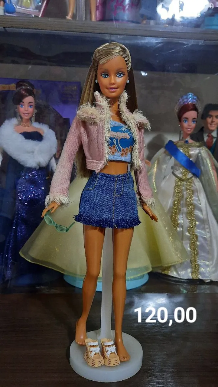 Boneca Barbie Cali Girl 2005 (roupas Cali Girl Earrings)