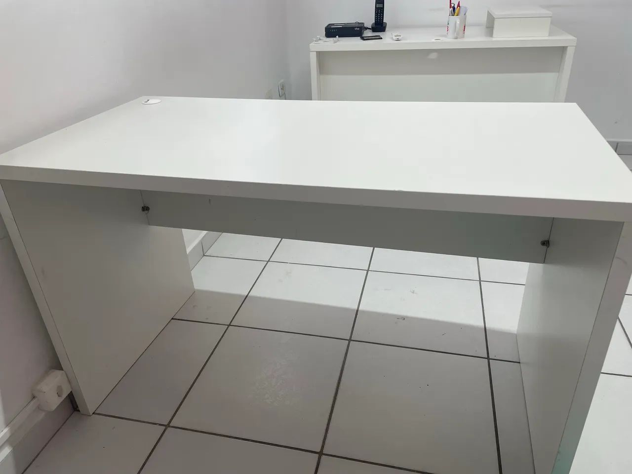 White Office Desk – Excellent Condition