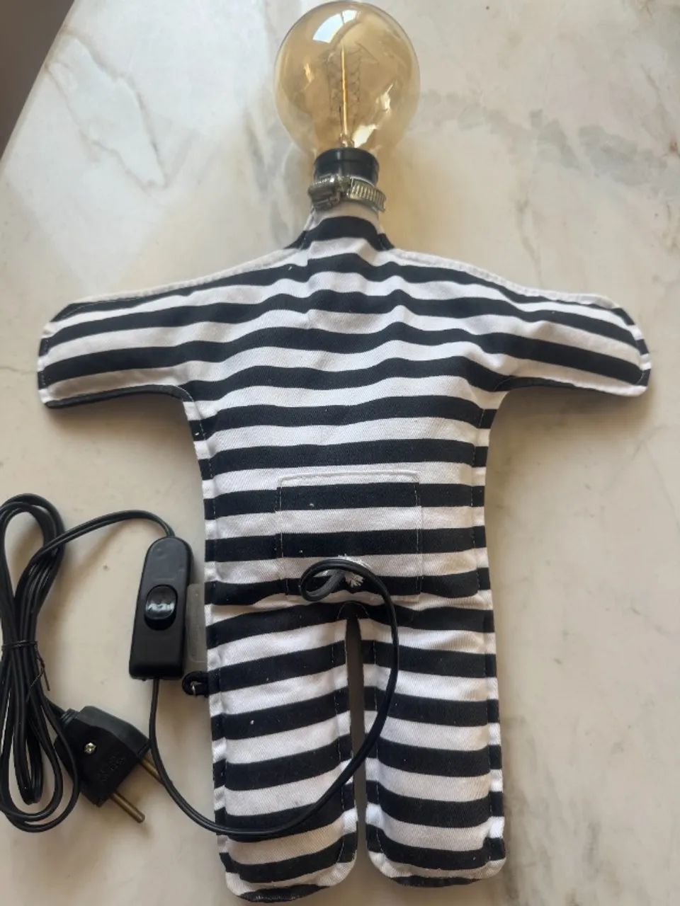 luminária de mesa vintage, boneco presidiário, preso, Imaginarium - Foto 3