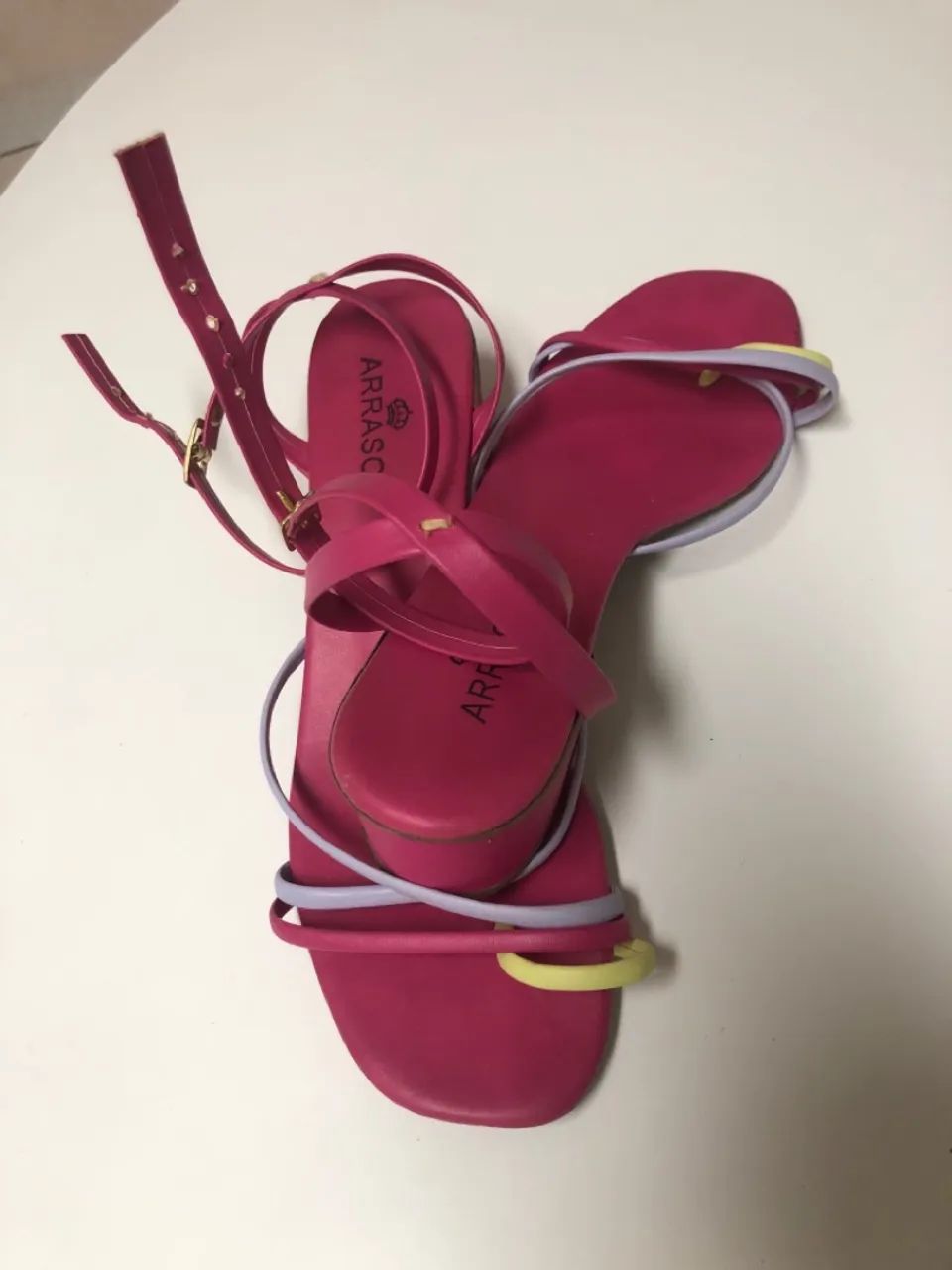 Sandálias Pink com Detalhes Coloridos - Foto 2