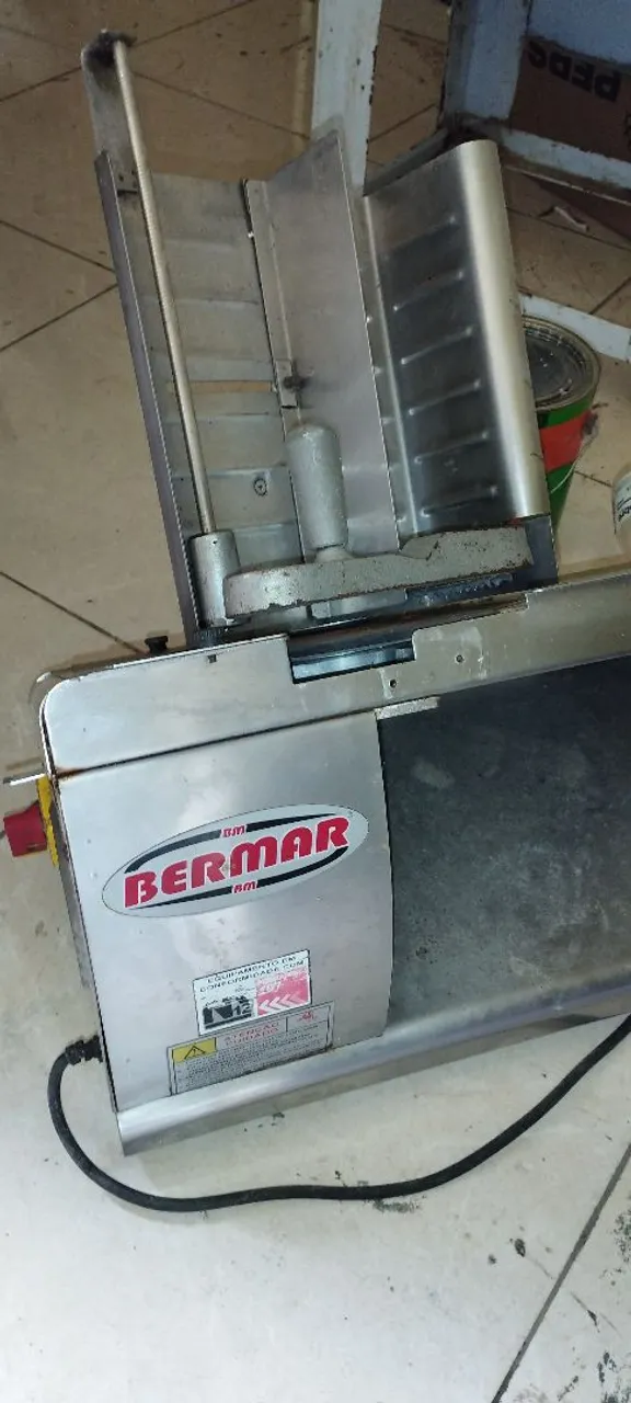 Máquina de Cortar Frios Bermar