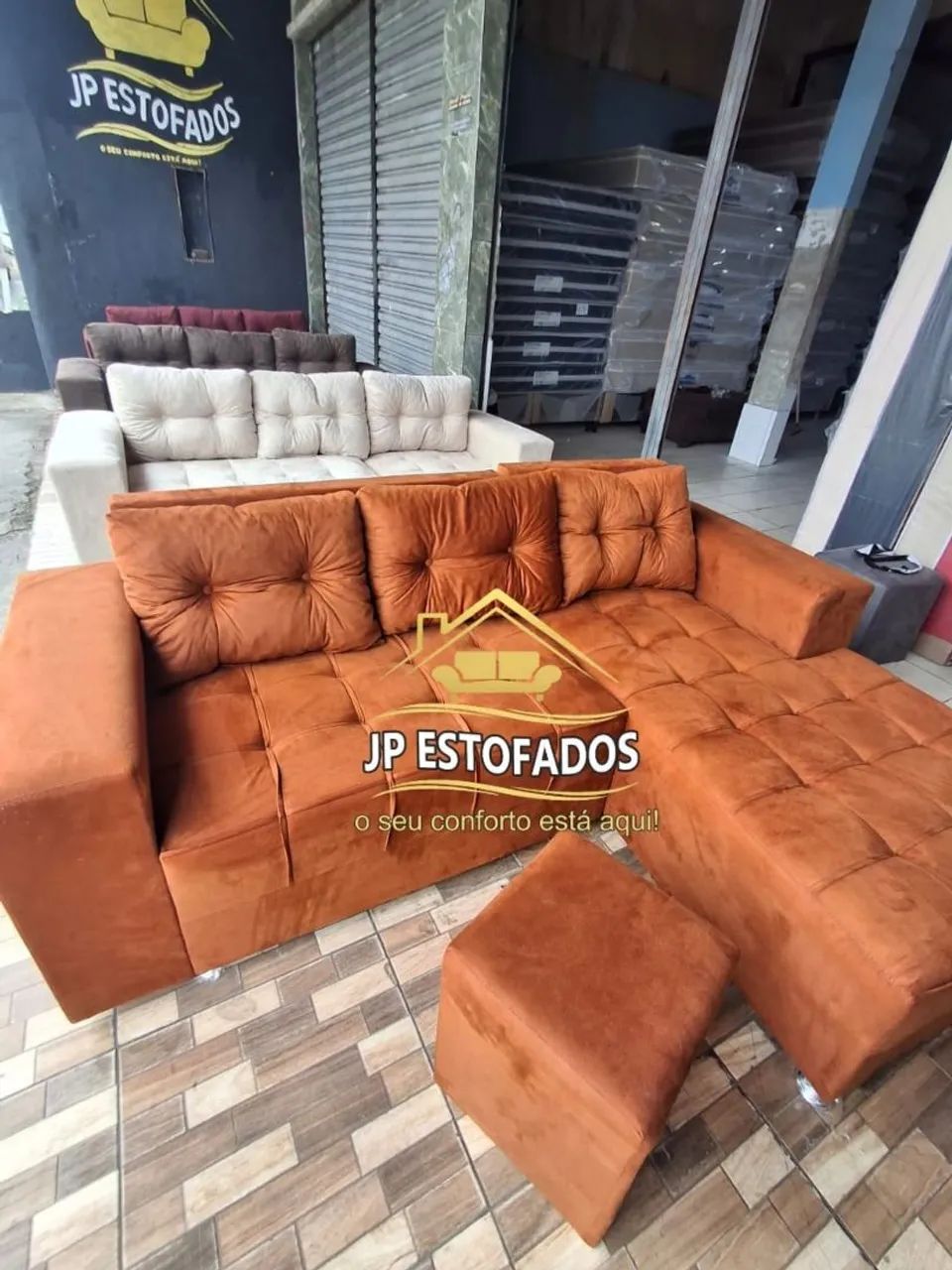 SOFÁ CHEISSE COM PUFF  - Foto 2