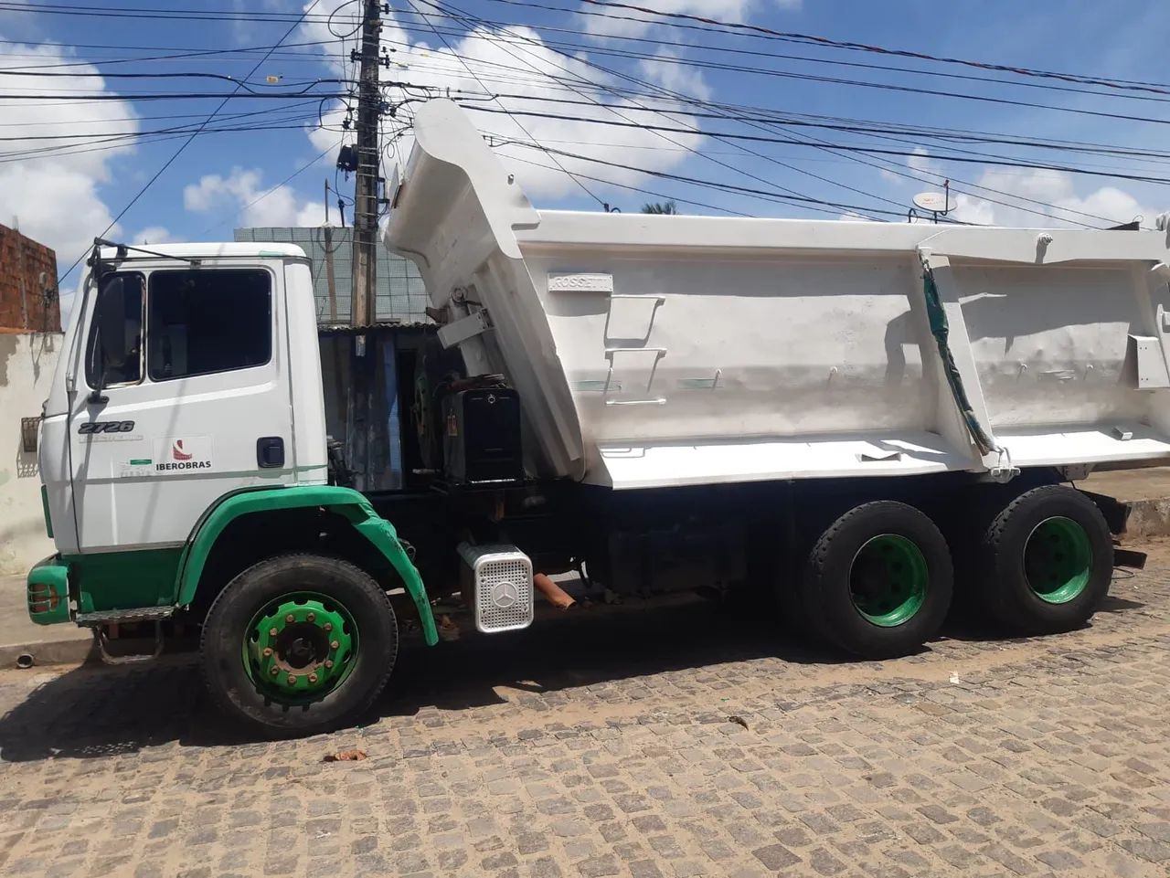 Caminhão caçamba traçada 2011/11 - Foto 2