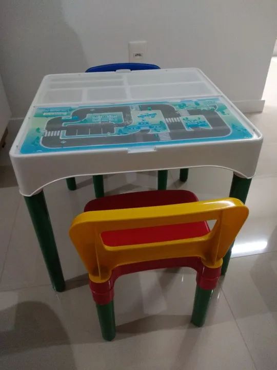 Mesa Infantil com Cadeiras