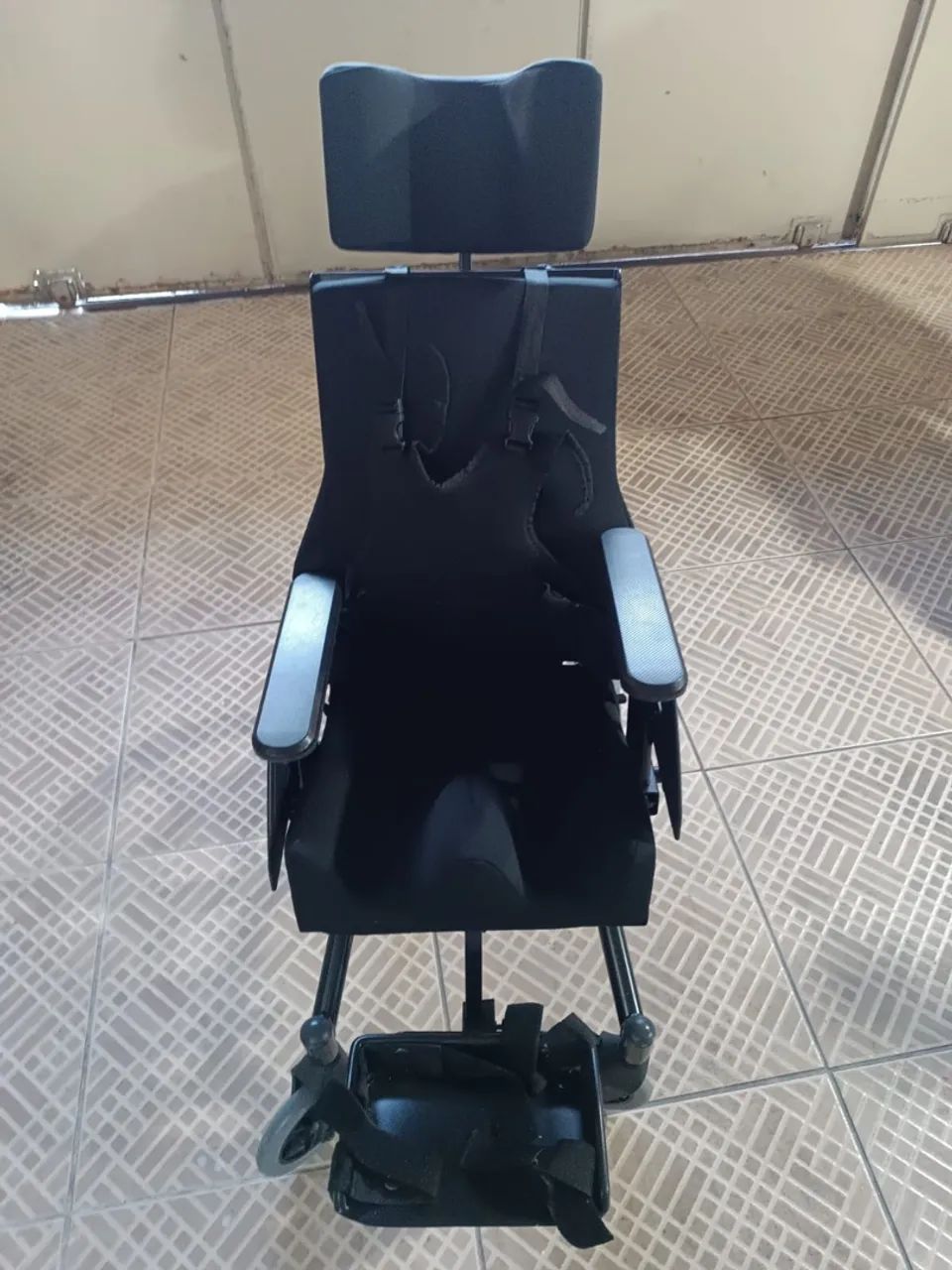 Cadeira de rodas especial ortomobill novinha - Foto 2