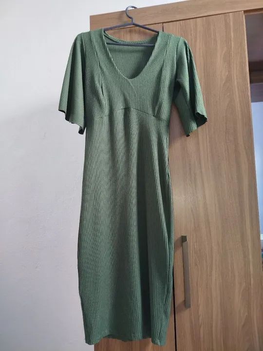 Vestido justo, decote em "V" - Foto 3