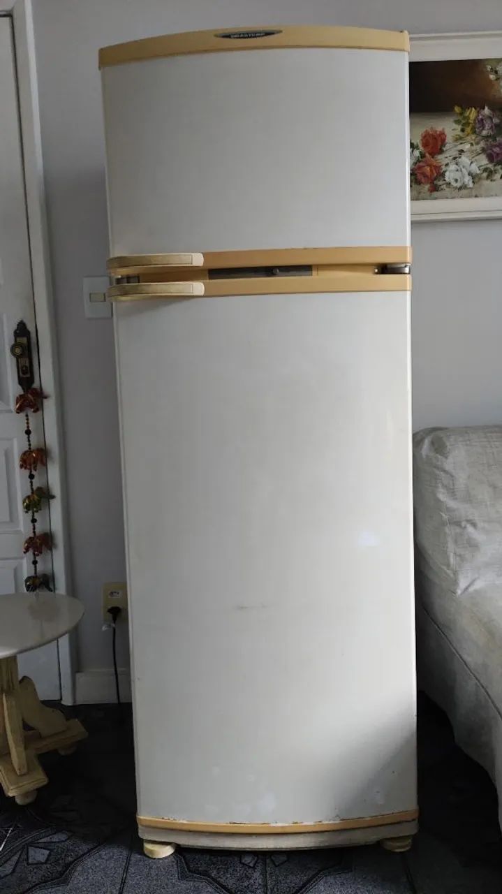 Brastemp BRM33C Geladeira Frost Free 330 Litros 110V / 127V