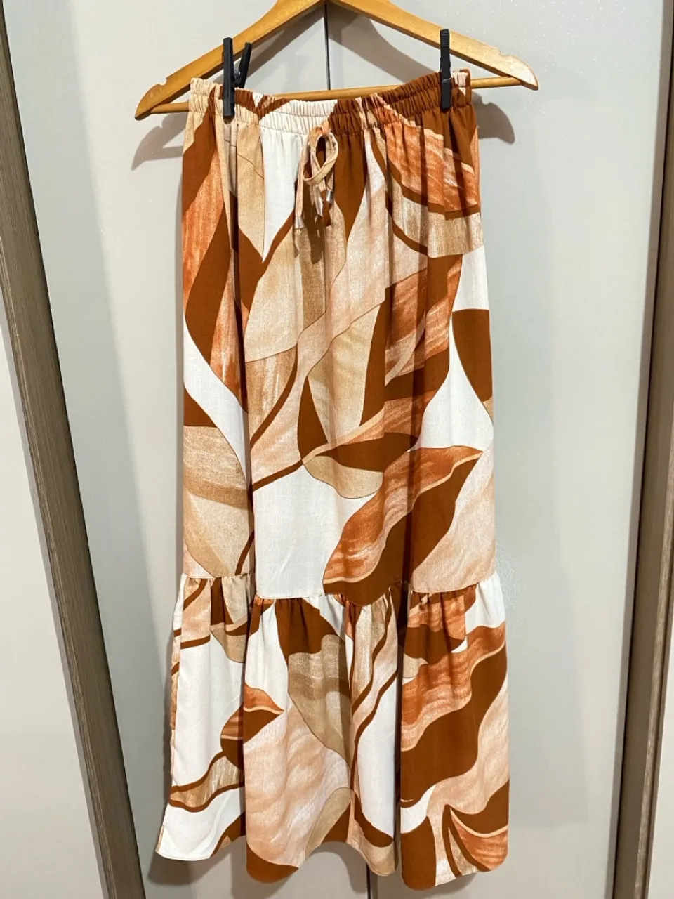 Saia nova com etiqueta/ 60,00 reais veste até G