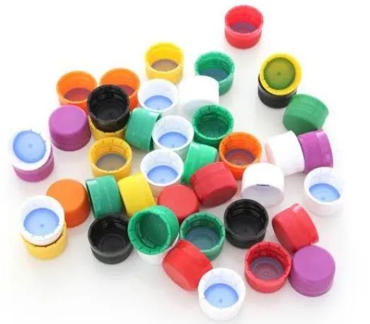 Tampinhas Coloridas para Brincadeiras e Artesanato - Foto 2
