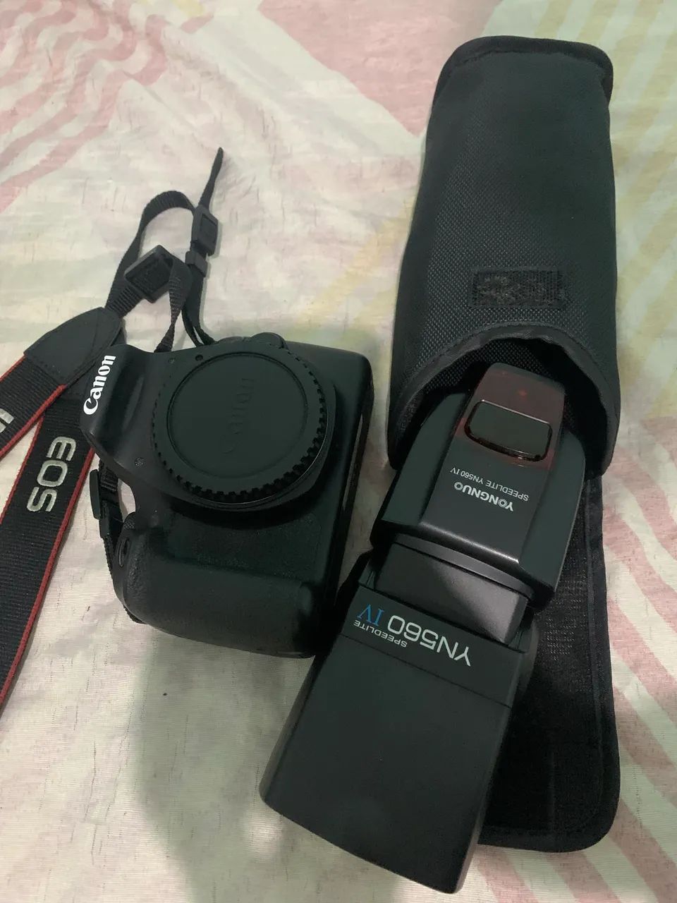 Câmera fotográfica Cannon T7 +lente 24mm / flash / carregadores e pilhas KIT