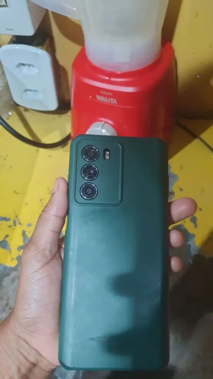 Moto g200