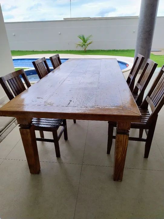 Conjunto de Mesa e Cadeiras de Madeira para Área Externa