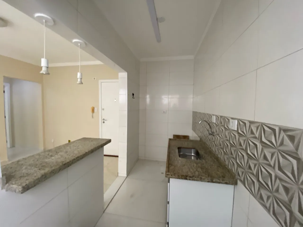 Quarto e sala cozinha banheiro e área de serviço 
