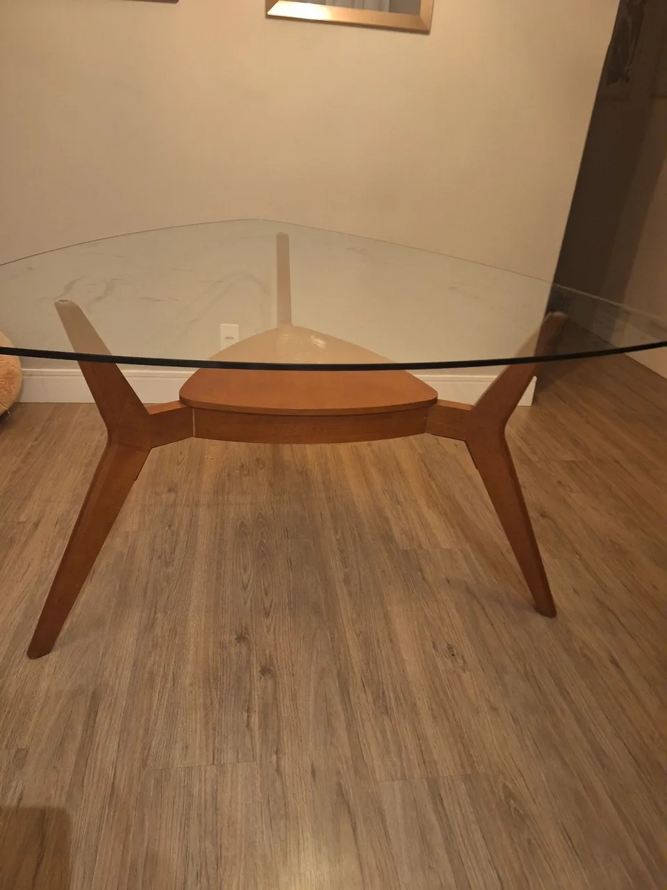 Mesa de jantar com design moderno e elegante