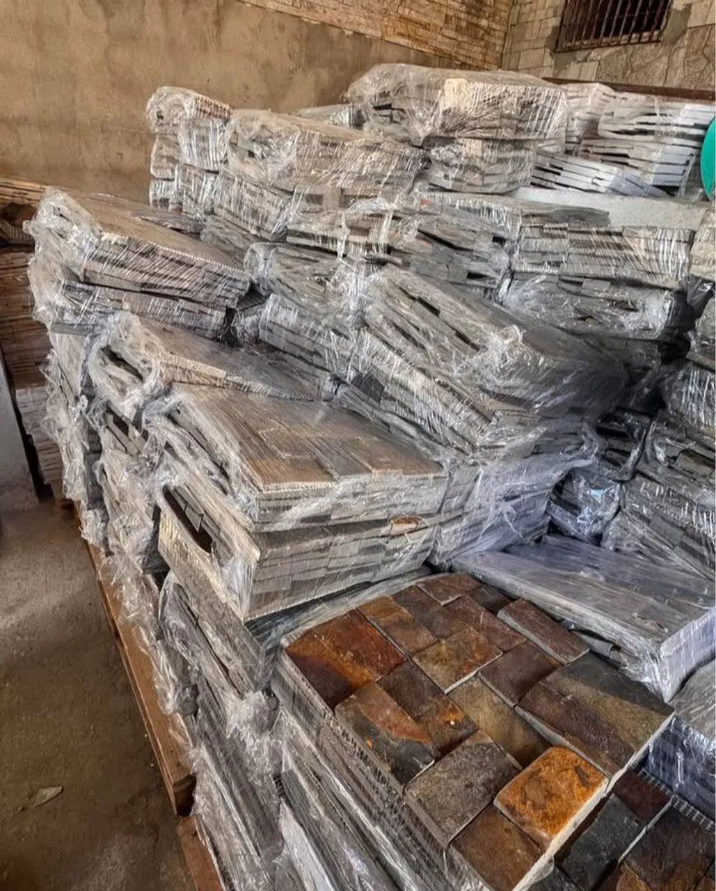 Pedra ferro na placa 30x30 em mosaico , com mais facilidade na hora da instalação  - Foto 2