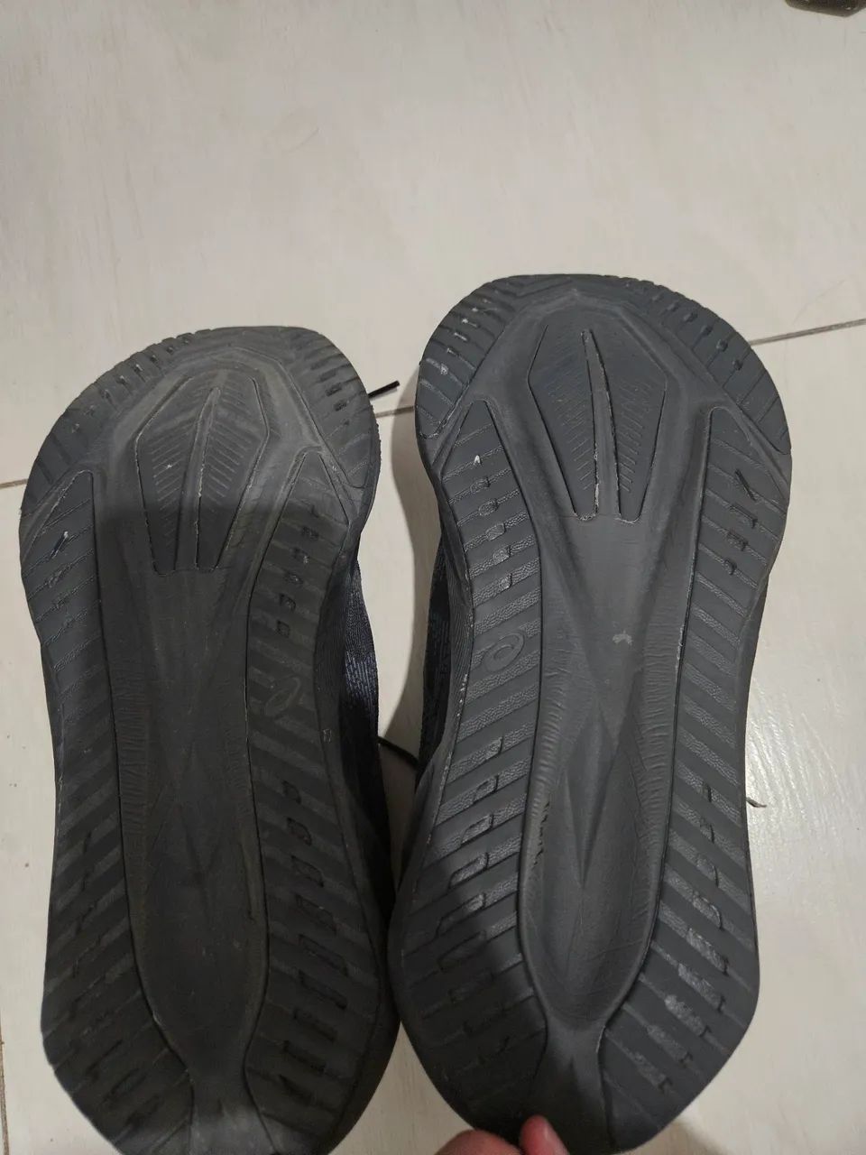 Tênis Asics Novablast 5  - Foto 4