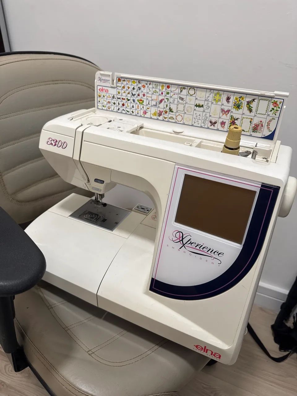 Máquina de bordar elna swiss design xperience embroidery 8300