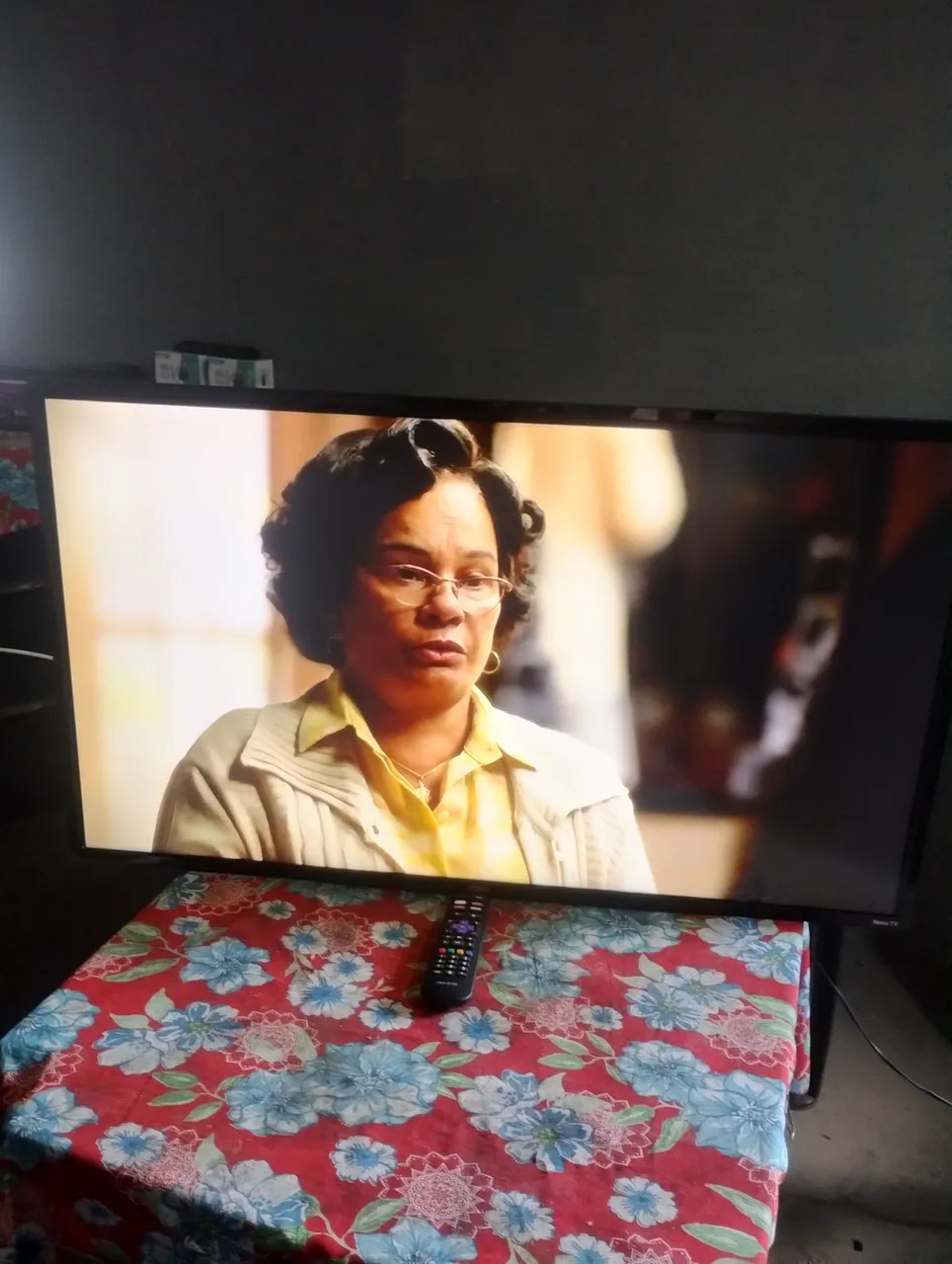 Vendo tv AOC smart de 43 polegadas...