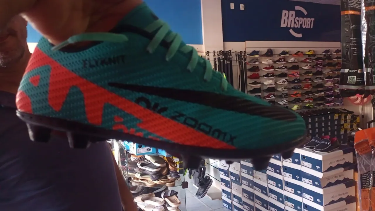 Chuteira Nike Zoom Vapor 14 Flyknit - Perfeita para Jogar!