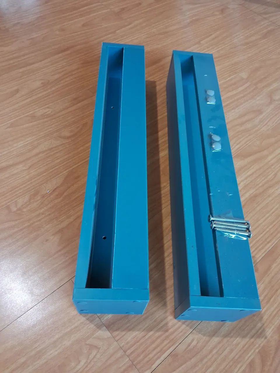 Prateleiras de livros e nichos azul na cor reller - Foto 3